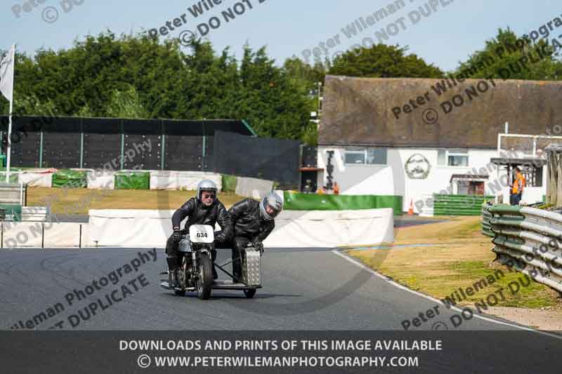 Vintage motorcycle club;eventdigitalimages;mallory park;mallory park trackday photographs;no limits trackdays;peter wileman photography;trackday digital images;trackday photos;vmcc festival 1000 bikes photographs